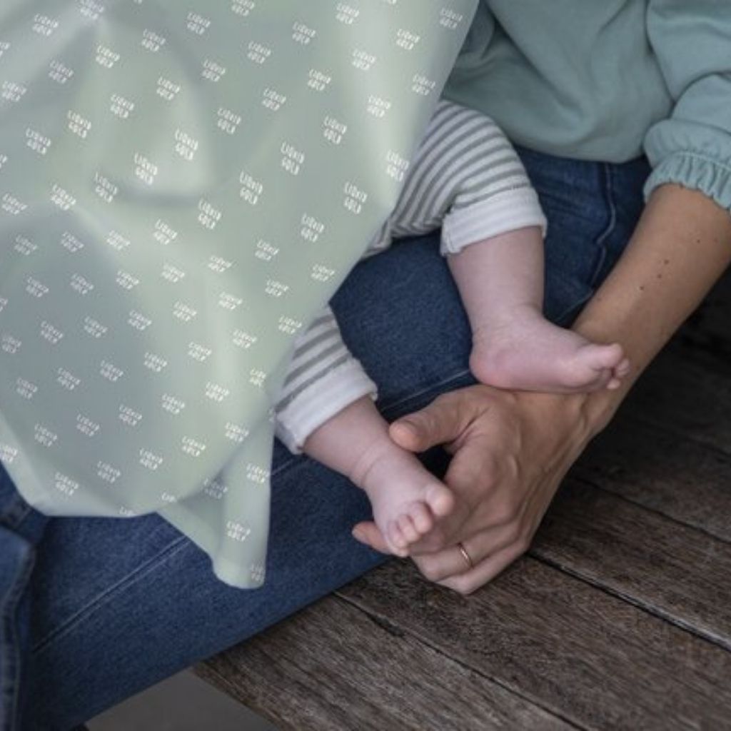 Baby on the Move Châle/écharpe d'allaitement Nursing Cocoon  Liquid Gold