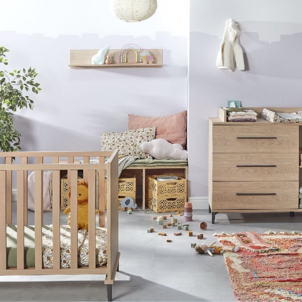 Transland Chambre de bébé 3 pièces (lit + commode + armoire 2 portes et étagères ouvertes) Niel