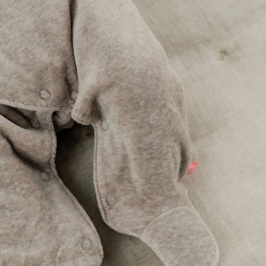 Noukie's Pyjama velours Seal beige unisexe