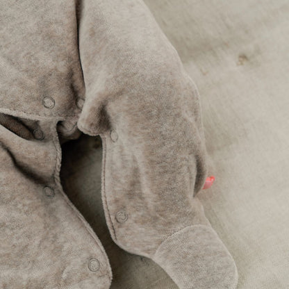 Noukie's Pyjama velours Seal beige unisexe