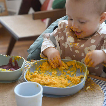 Béaba Set De Repas en silicone Couleur Galet - 4 Pièces