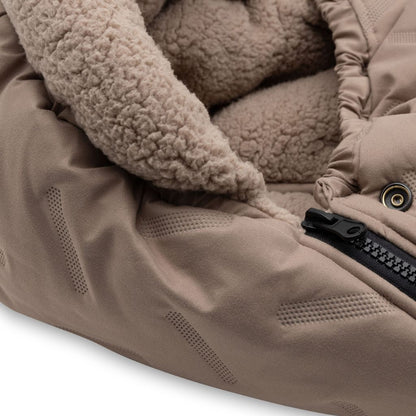 Jollein Voetenzak groep 0+ 3/5 punts gordel Embossed Milky Coffee