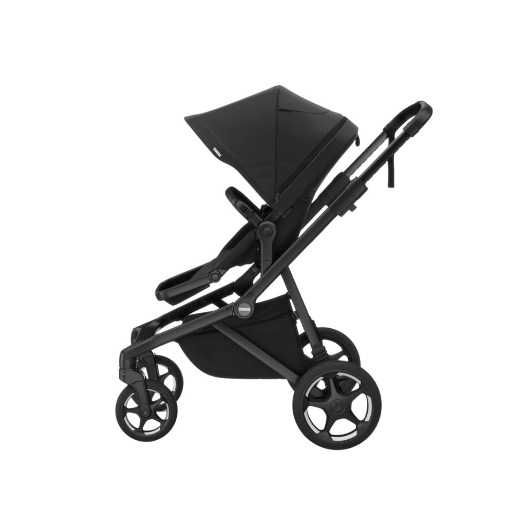 Thule 2-in-1 Kinderwagen Sleek2 Black + Draagmand Black + Gratis Zwarte Voetenzak