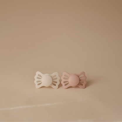 FRIGG Sucette + 6 mois Lucky silicone Cream/Blush - 2 pièces