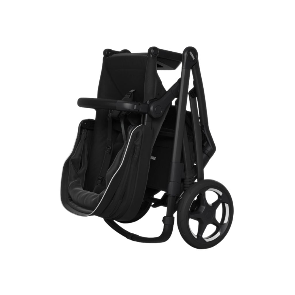 Thule 2-in-1 Kinderwagen Sleek2 Black + Draagmand Black + Gratis Zwarte Voetenzak