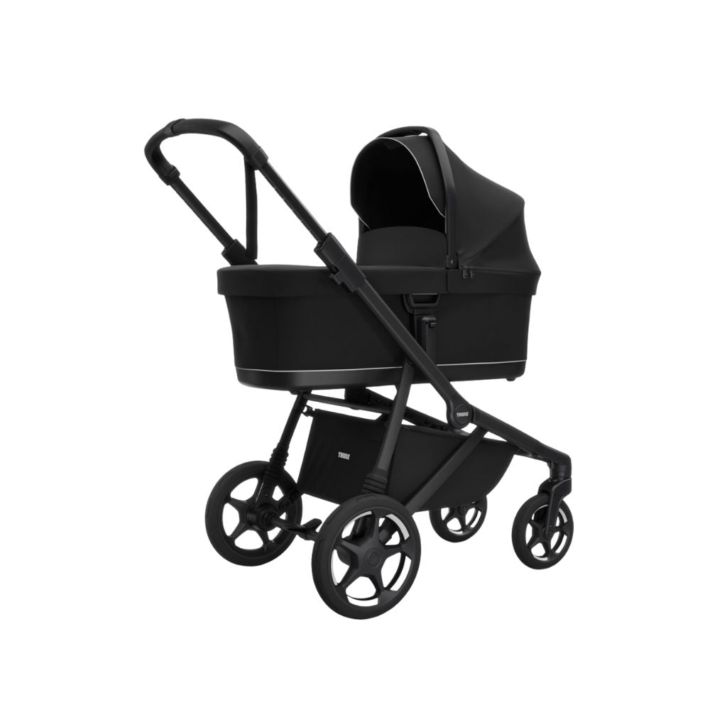 Thule 2-in-1 Kinderwagen Sleek2 Black + Draagmand Black + Gratis Zwarte Voetenzak