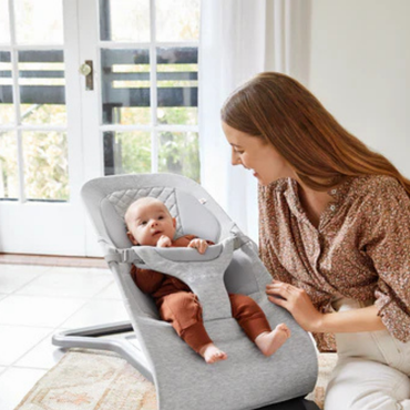 ERGObaby Relax + arceau de jeu Evolve Light Grey