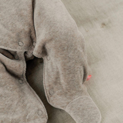 Noukie's Pyjama velours Seal beige unisexe