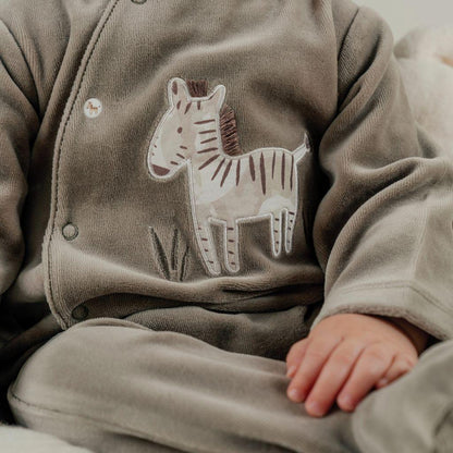 Noukie's Pyjama velours kaki Sweet zebra unisexe