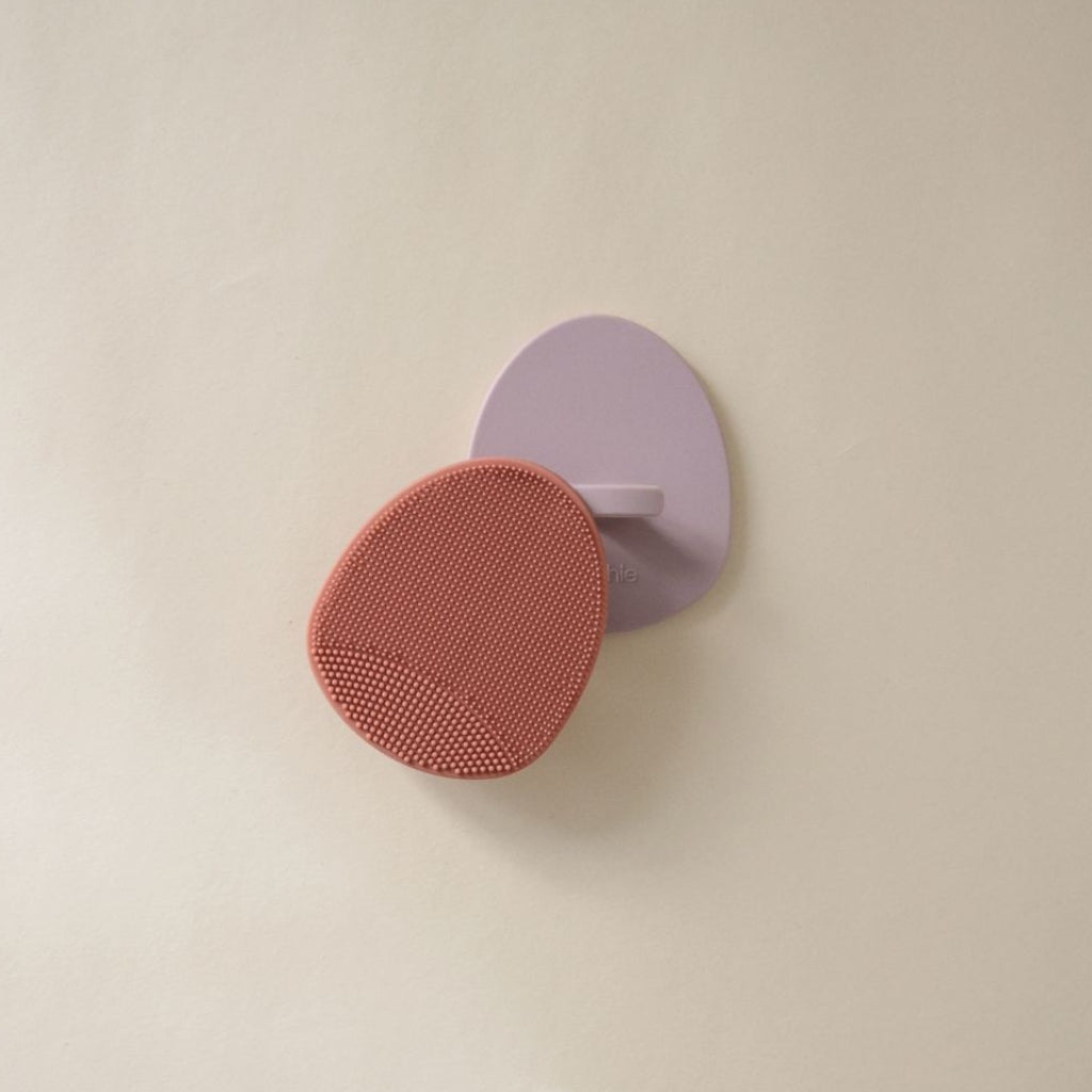 Mushie Cradle Cap Borstel Rose & Soft Lilac – 2 stuks