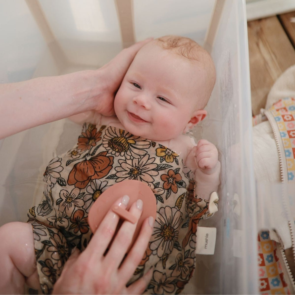 Mushie Cradle Cap Borstel Rose & Soft Lilac – 2 stuks