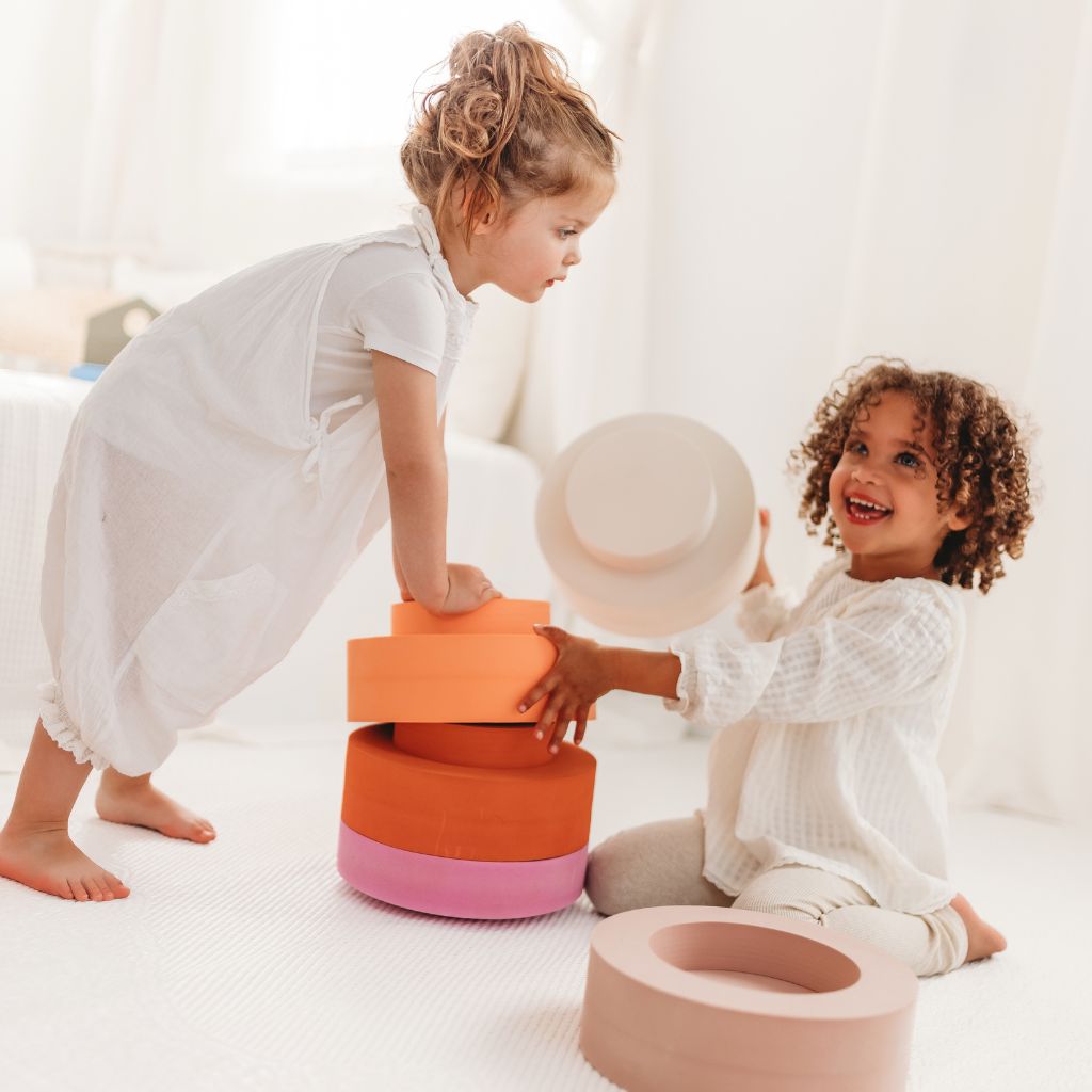 Moes Play Stapeltoren Rainbow Chair Earth – 5 stuks