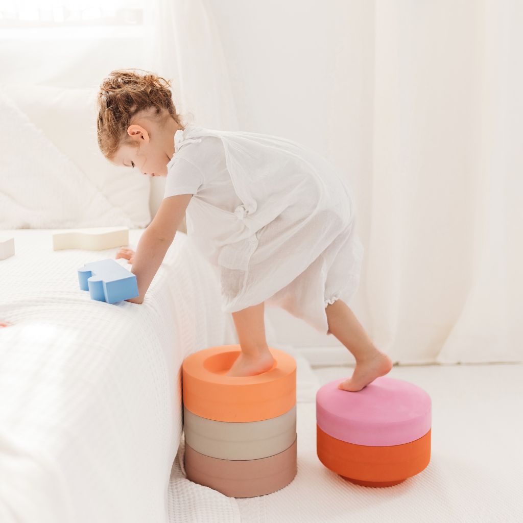 Moes Play Stapeltoren Rainbow Chair Earth – 5 stuks