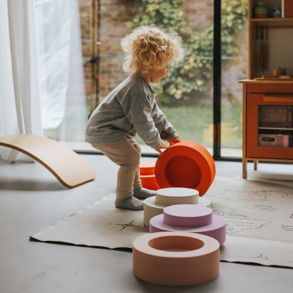 Moes Play Stapeltoren Rainbow Chair Earth – 5 stuks