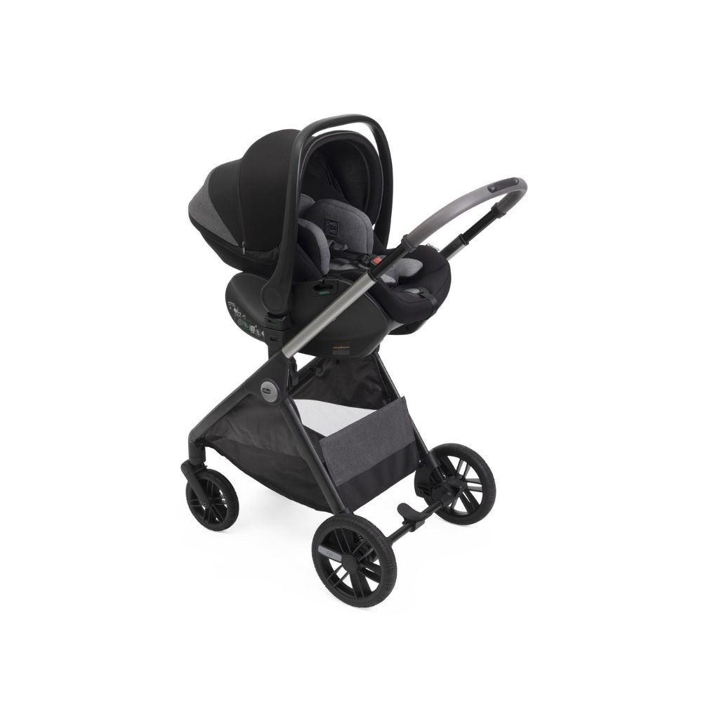 Chicco 3-in-1 Kinderwagen Trio Bellagio Black Satin + Draagmand Flexi Black Satin + Draagbare autostoel Groep 0+ First Seat Recline i-Size Black Satin + Basis i-size 360°
