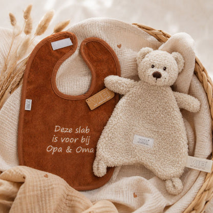 VIB Bavoir "Deze Slab Is voor Bij Opa en Oma" Brown