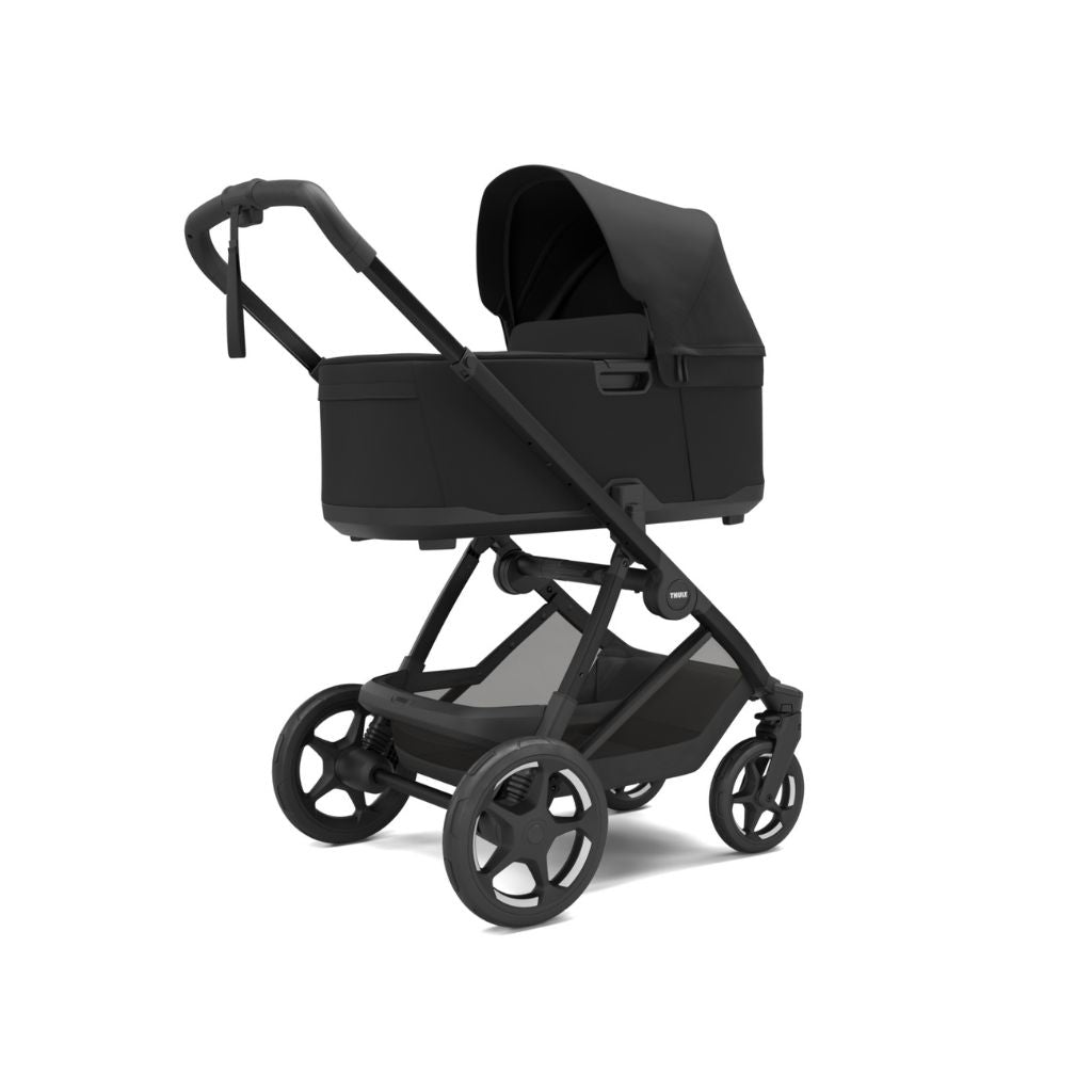 Thule 3-in-1 Kinderwagen Charm Black + Draagmand Black + Autostoel Groep 0+ Maple Black + Adapters voor autostoel