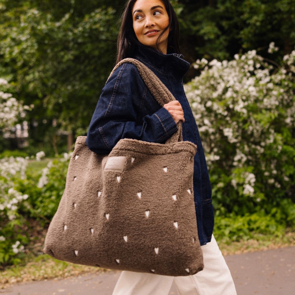 Joolz x Studio Noos 2-in-1 Kinderwagen Day5 Hazel Brown / White Hearts + Draagmand Hazel Brown / White Hearts + Mom Bag White Hearts