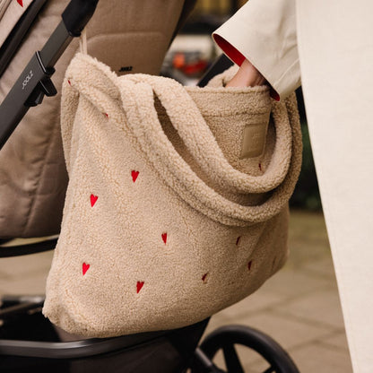 Joolz x Studio Noos 2-in-1 Kinderwagen Day5 Sandy Taupe / Red Hearts + Draagmand Sandy Taupe / Red Hearts + Mom Bag Red Hearts