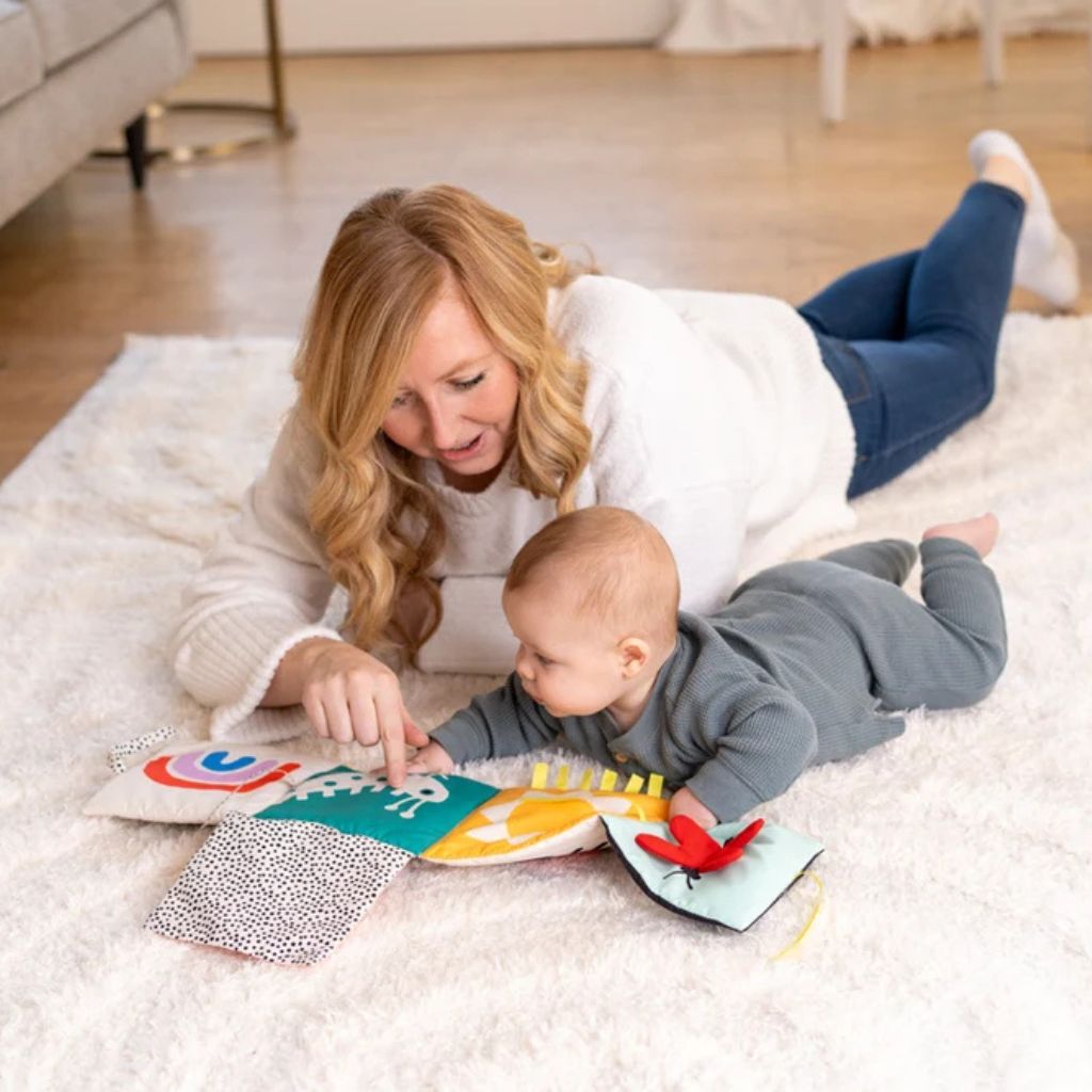 Manhattan Toy Wimmer Livre d'activités Cherche Et Coucou Multi 