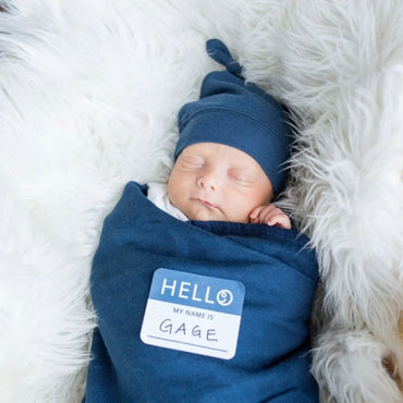 Lulujo Hello World New Born Swaddle & knot mutsje - 70 bamboo/30 katoen - Navy