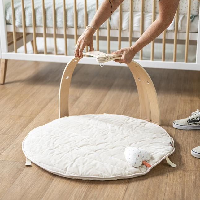 Nattou Speeltapijt Mila, Lana & Zoe met houten speelboog