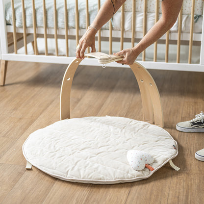 Nattou Speeltapijt Mila, Lana & Zoe met houten speelboog