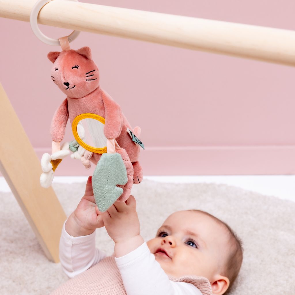 Trixie Baby Jouet d’éveil suspendu Mrs. Cat rose