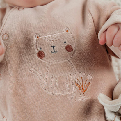 Noukie's Pyjama velours Nappy cat unisexe rose 