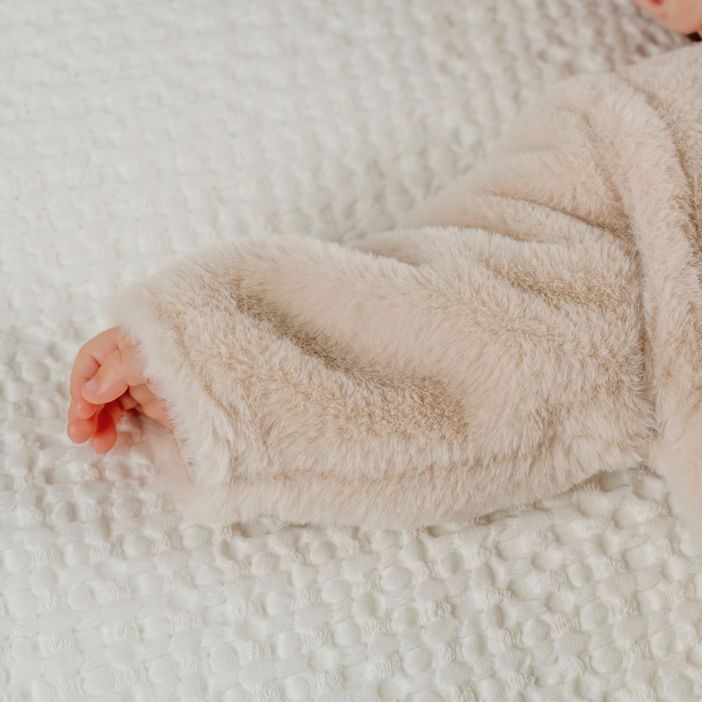 Noukie's Sac de couchage fausse fourrure beige 50 cm