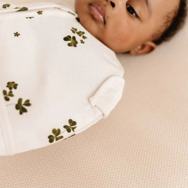 Puckababy Sac d'emmaillotage / Sac de couchage d'été The Orginal Mini Lucky Clover TOG 0,5 White 70 cm