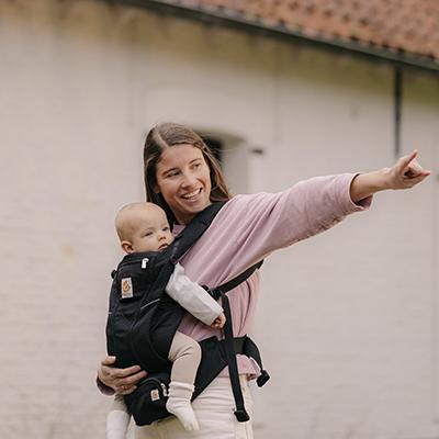 Écharpe de portage ou porte-bébé ?