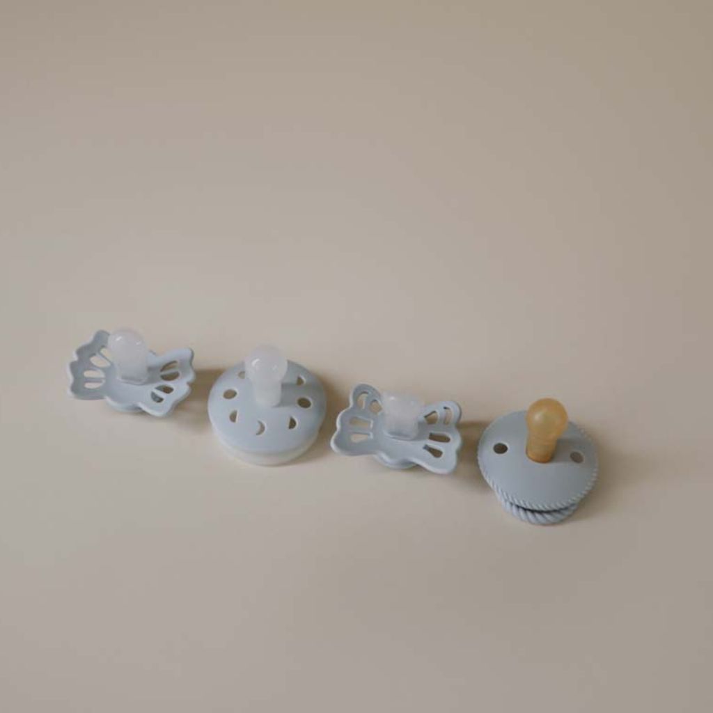 FRIGG Fopspeen 0 - 6 maanden Baby’s First pacifier​ - Moonlight Sailing Powder Blue - 4 stuks