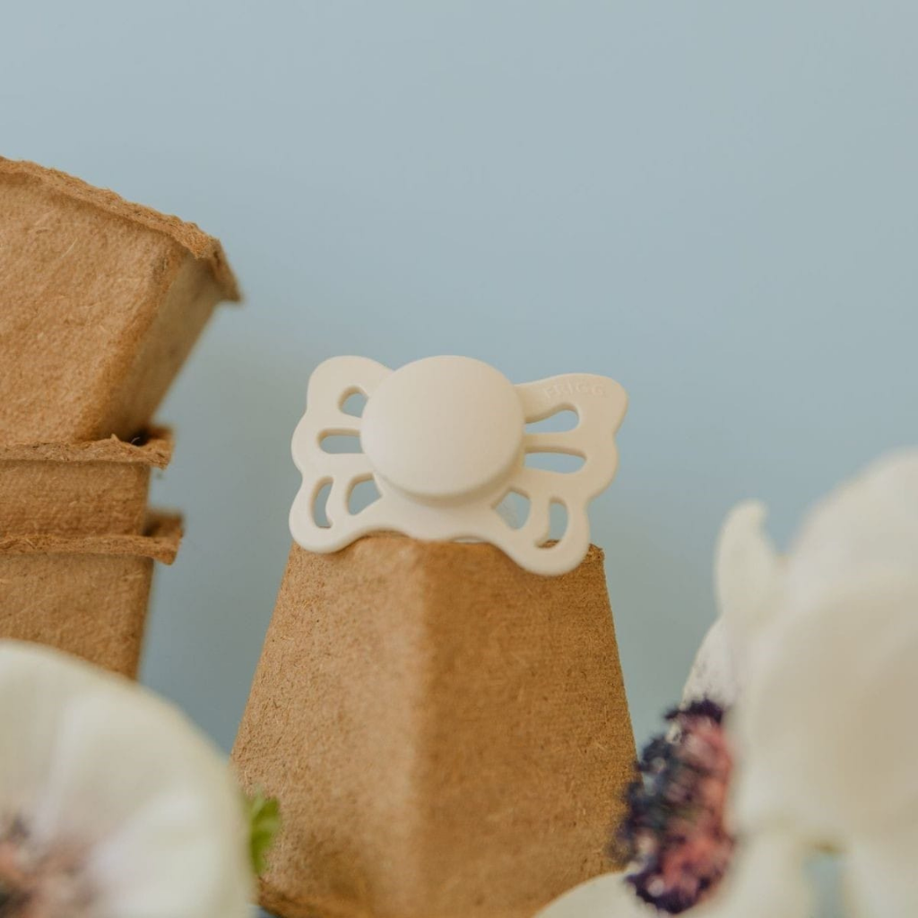 FRIGG Sucette + 0 mois Butterfly silicone Portobello/Cream - 2 pièces