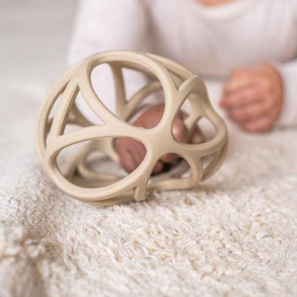 Little Dutch Activiteitenspeeltje Grijpbal beige
