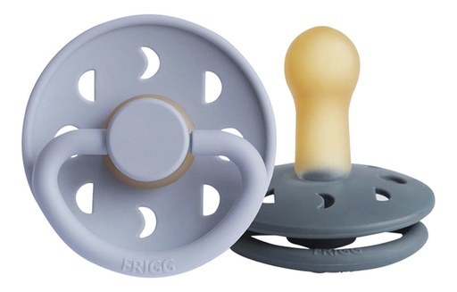 [16188701] FRIGG Fopspeen 6 - 18 maanden Moon latex Powder Blue/Slate - 2 stuks